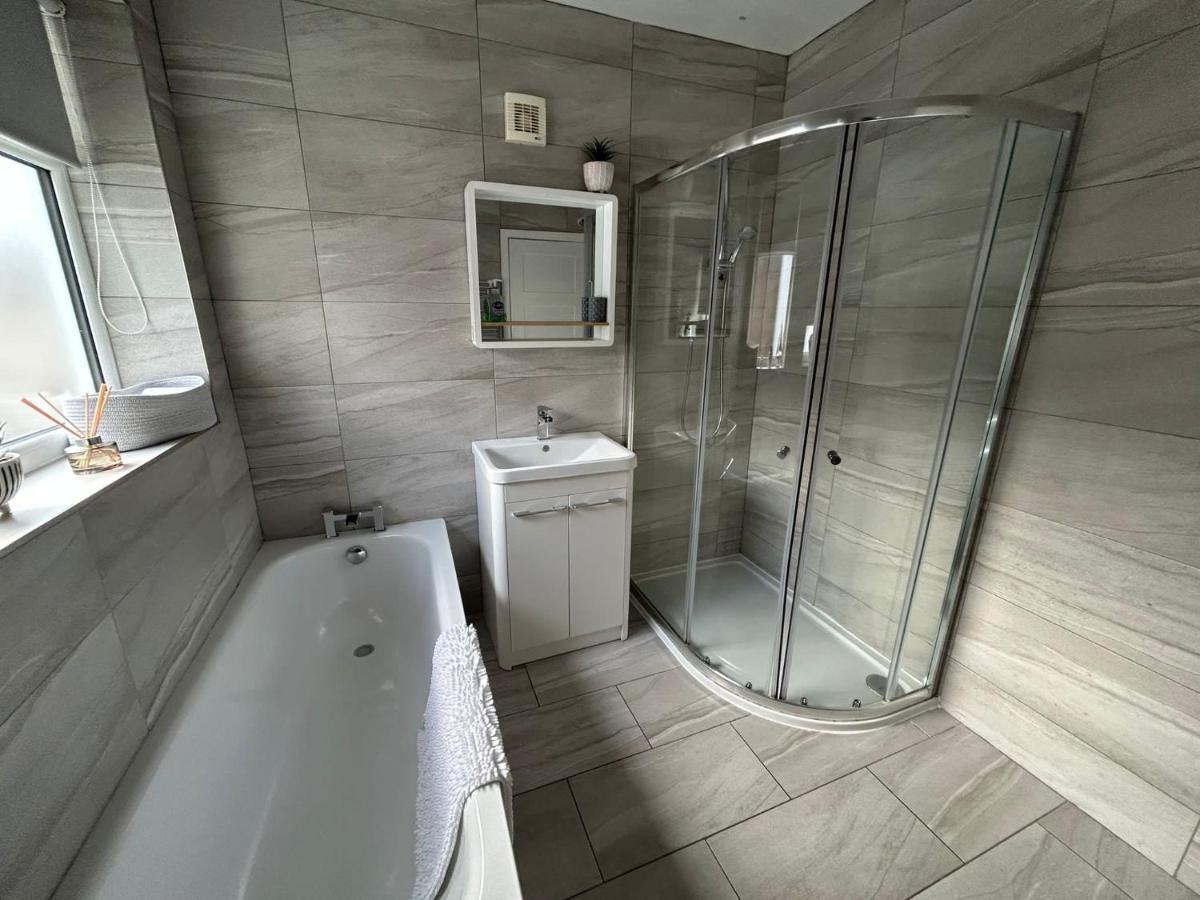 Poulton-le-Fylde Light And Spacious Highcross Apartment מראה חיצוני תמונה