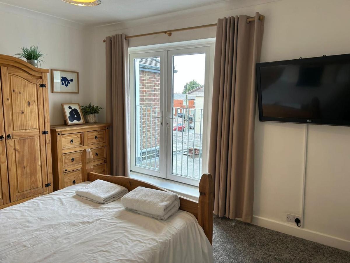 Poulton-le-Fylde Light And Spacious Highcross Apartment מראה חיצוני תמונה